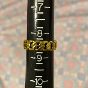 Beautiful chain link style ring